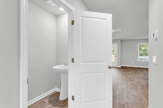 218 Coneflower Rd in Bloomingdale, GA - Building Photo - Building Photo