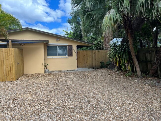 1029 SW 15th Ter, Unit 2