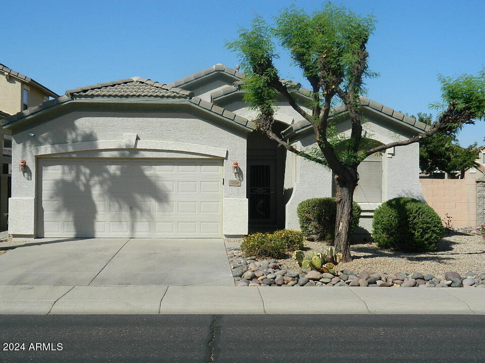 17210 W Elm St in Surprise, AZ - Building Photo