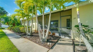 5118 SW Courtyards Way in Cape Coral, FL - Foto de edificio - Building Photo