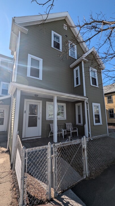 60 Cedar St, Unit 1 in Cambridge, MA - Building Photo