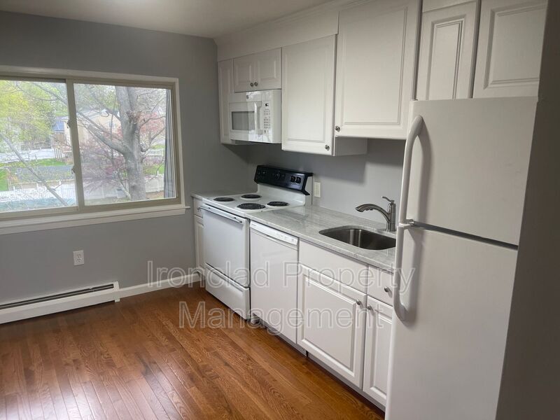 818-826 Pine St in Bristol, CT - Foto de edificio