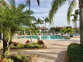 3017 Driftwood Way-Unit -3001 in Naples, FL - Building Photo - Building Photo