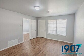 801 Briarlane Rd in Del City, OK - Building Photo - Building Photo