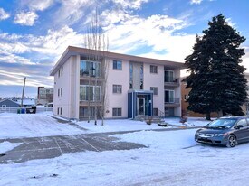 1410 1 St NW in Calgary, AB - Building Photo