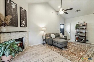 313 Quarry St in San Marcos, TX - Building Photo - Building Photo