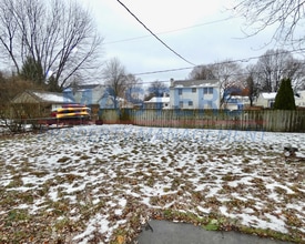 532 Dussel Dr in Maumee, OH - Building Photo - Building Photo