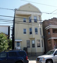 17 E 48TH St in Bayonne, NJ - Building Photo - Building Photo