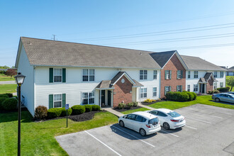 Vistas Condominium Vi in Powell, OH - Foto de edificio - Building Photo