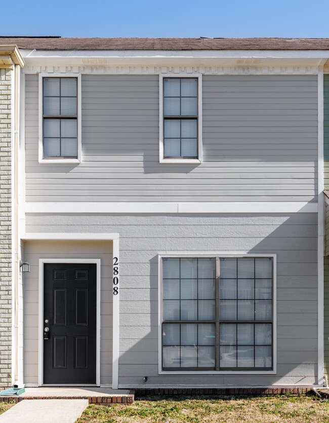 property at 2808 McDonald Ct SW