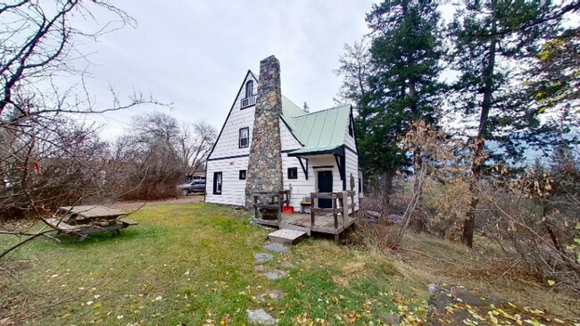 632 1st Ave E in Columbia Falls, MT - Building Photo - Building Photo