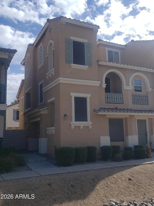 property at 426 N Oak St