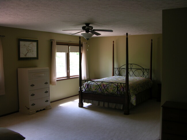 1545 S Stone Dr, Unit stone Drive in Bloomington, IN - Building Photo - Building Photo