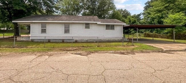 821 Couch St in Texarkana, AR - Building Photo - Building Photo