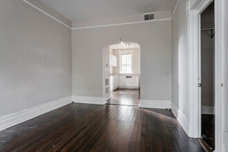 2031 W Moffat St, Unit 2 in Chicago, IL - Building Photo - Building Photo