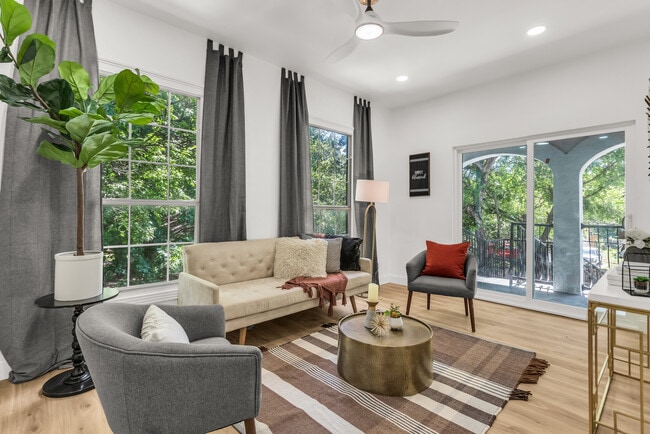 5624 East Side Ave, Unit Upstairs