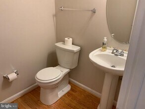 22004 Avonworth Square in Broadlands, VA - Building Photo - Building Photo