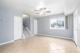 41125 S Woodbury Green Dr in Belleville, MI - Foto de edificio - Building Photo