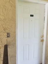 10350 SW 220th St in Miami, FL - Building Photo - Building Photo