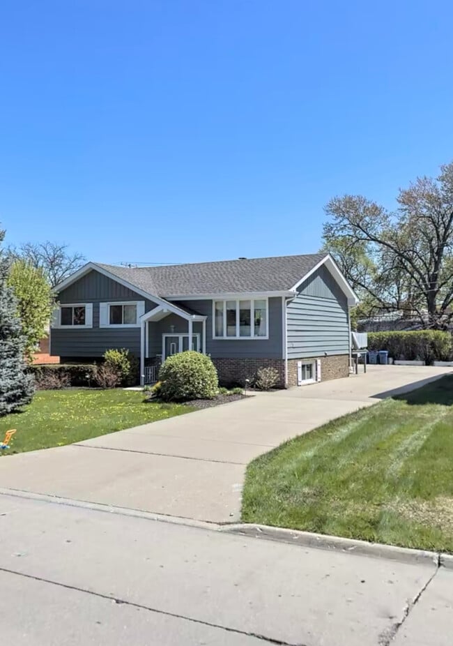 property at 551 N Michigan St