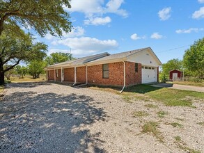 624 Co Rd 1063 in Greenville, TX - Building Photo - Building Photo