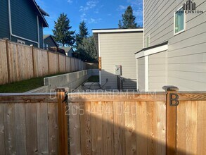 5811 27th St NE in Tacoma, WA - Building Photo - Building Photo