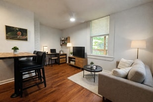 982 Hatch St, Unit Mt Adams 1 Bedroom in Cincinnati, OH - Building Photo