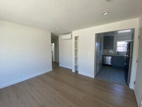 1331 W Adams Blvd, Unit 1331 in Los Angeles, CA - Building Photo - Building Photo