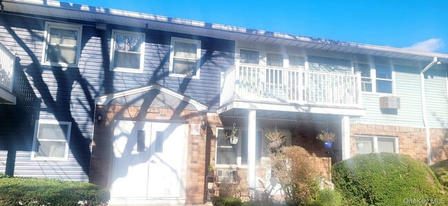 5 A Hemlock Dr in Bay Shore, NY - Building Photo - Building Photo