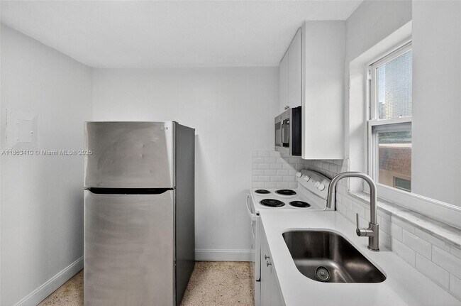 458 SW 9th St in Miami, FL - Building Photo - Building Photo