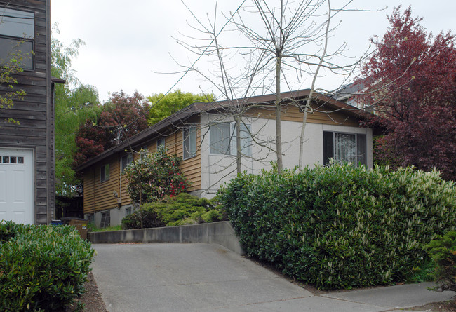 North Greenlake Triplex in Seattle, WA - Foto de edificio - Building Photo