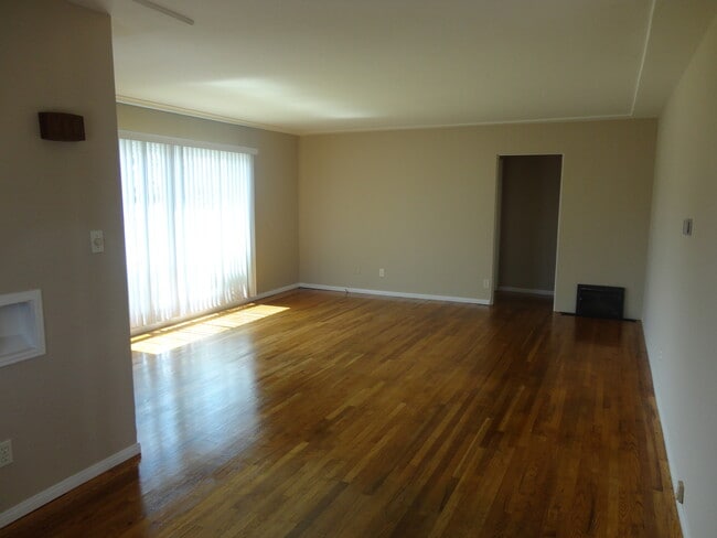 4127-4127 Ingraham St in San Diego, CA - Building Photo - Building Photo
