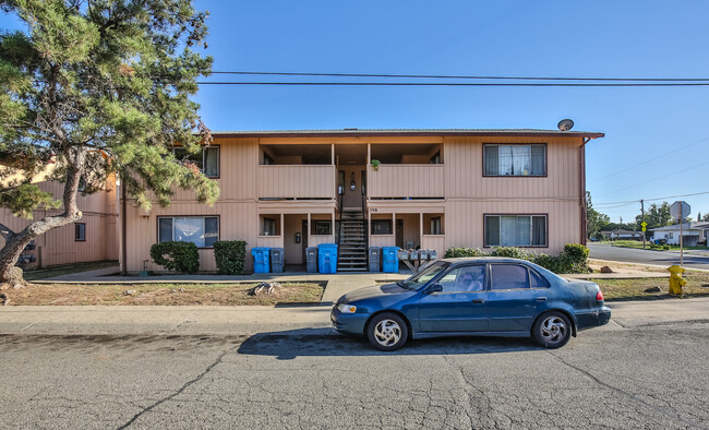 398 Grant Way in Yuba City, CA - Building Photo - Building Photo