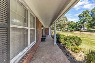 1807 Poplar Estates Pkwy in Germantown, TN - Building Photo - Building Photo