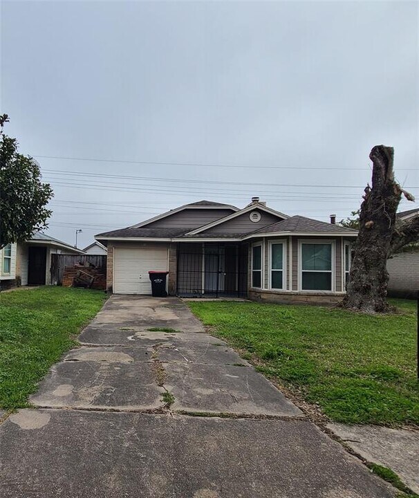 11830 Greenspark Ln in Houston, TX - Building Photo