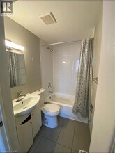 70 Victoria Ave S in Hamilton, ON - Building Photo - Building Photo