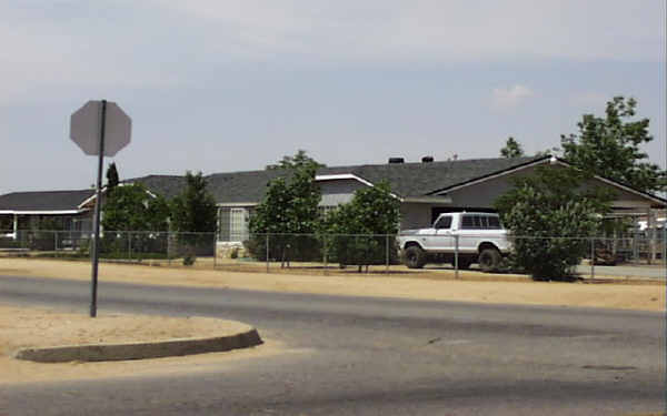 21393 Nisqually Rd in Apple Valley, CA - Foto de edificio - Building Photo