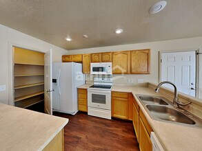 1674 Dean Ave in Tooele, UT - Building Photo - Building Photo