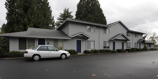 The Lynisa in Milwaukie, OR - Foto de edificio - Building Photo