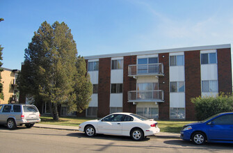 Capital Manor in Edmonton, AB - Building Photo - Building Photo