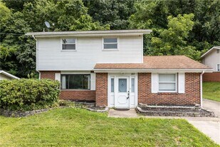 117 Alpine Village Dr in Monroeville, PA - Building Photo