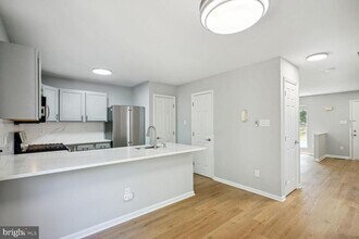 6146 Kendra Way in Centreville, VA - Building Photo - Building Photo