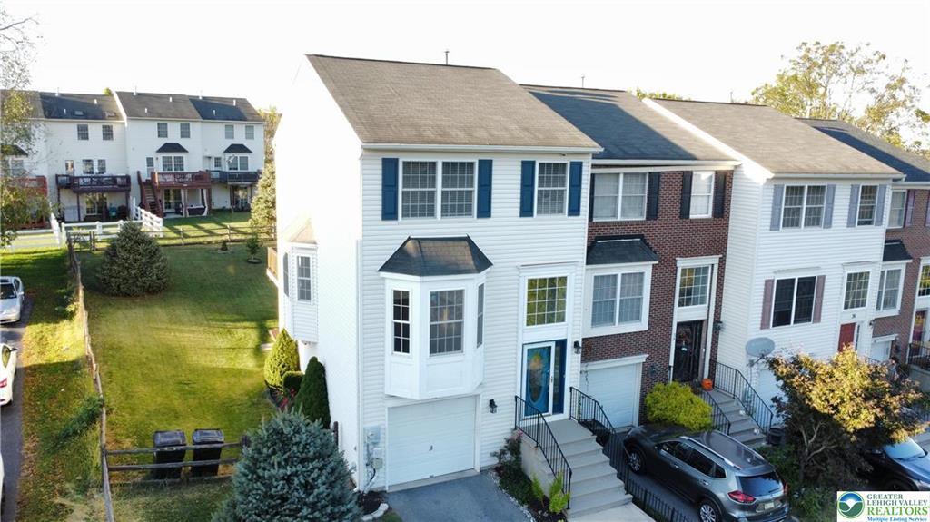 32 Green St in Freemansburg, PA - Building Photo