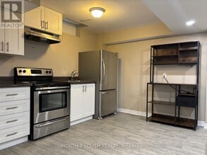 23 Vanwood Crescent in Brampton, ON - Building Photo - Building Photo