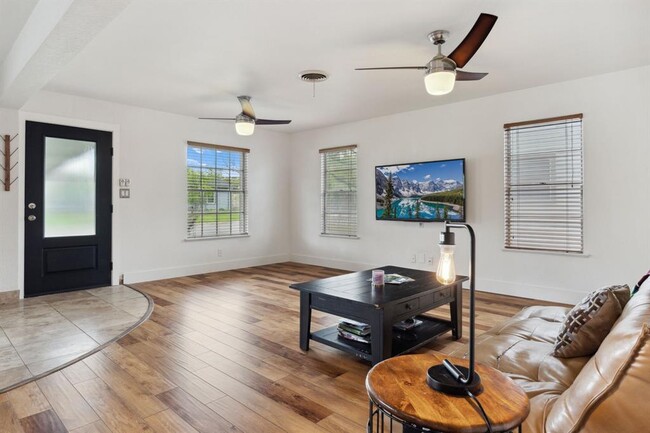property at 101 E Crestland Dr