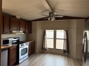 374 Plum St in Bastrop, TX - Building Photo - Building Photo