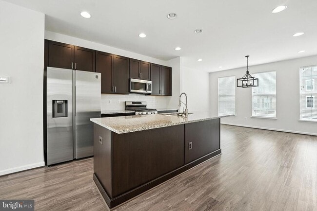 8162 Agnes Ln in Manassas, VA - Foto de edificio - Building Photo