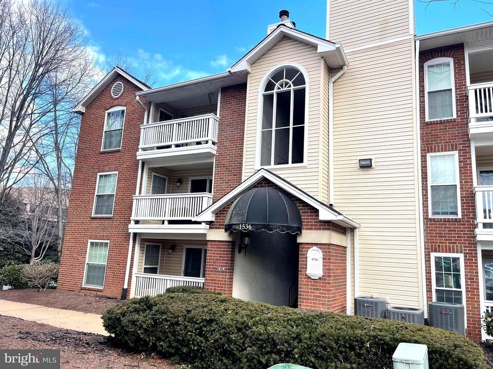 1536 Lincoln Way in McLean, VA - Building Photo