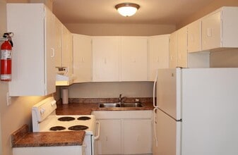 Pasadena Apartments in St John's, NL - Building Photo - Building Photo