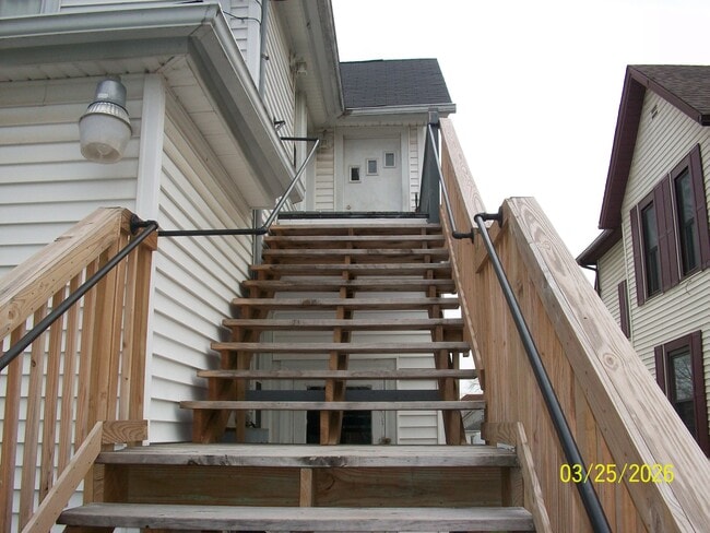 408 S Walsh St, Unit 2E in Garrett, IN - Building Photo - Building Photo